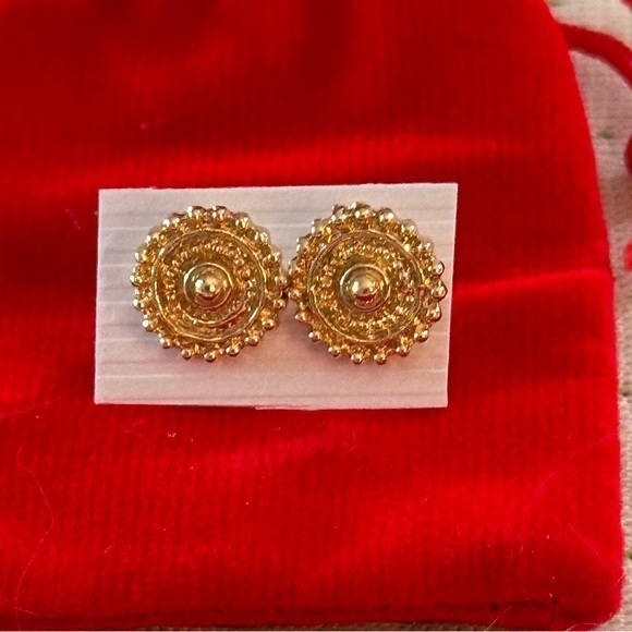Jewelry - Gold Stud Earrings NWT